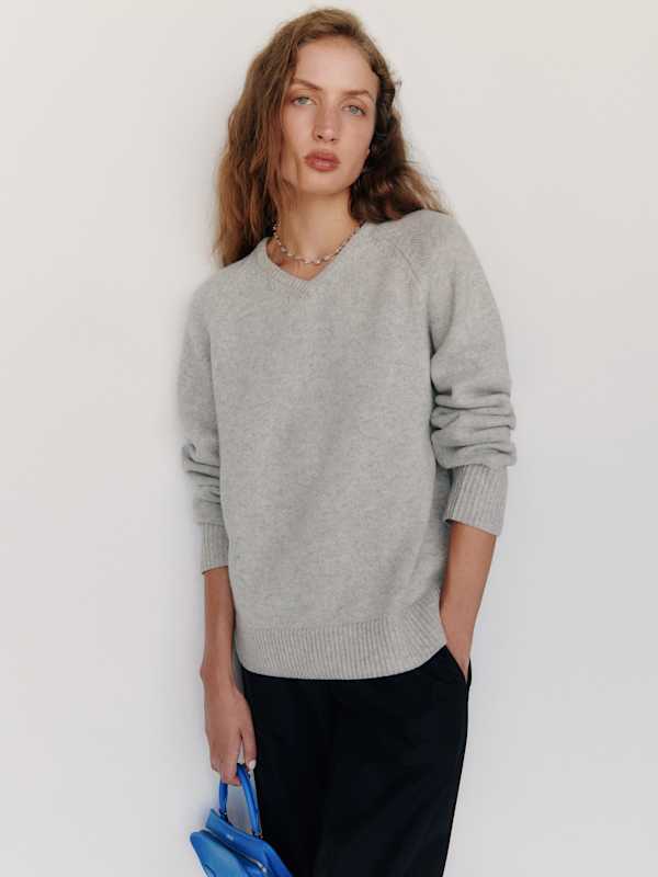 Sydney Regenerative Wool V-Neck Sweater - Foggy