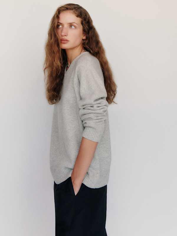 Sydney Regenerative Wool V-Neck Sweater - Foggy