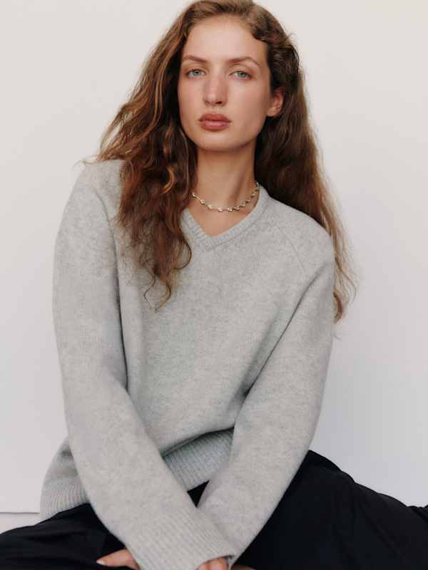 Sydney Regenerative Wool V-Neck Sweater - Foggy