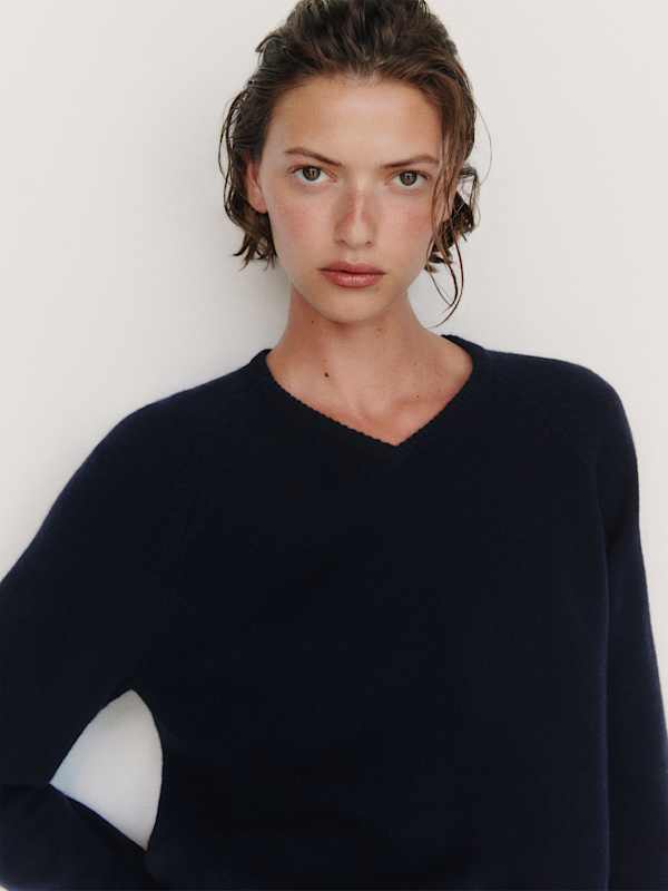 Sydney Regenerative Wool V-Neck Sweater - Navy