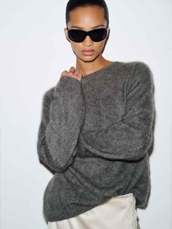Charlotte Brushed Cashmere Crew Sweater - Thunder