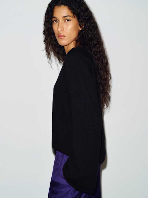 Eliza Scoop Neck Cashmere Sweater - Black