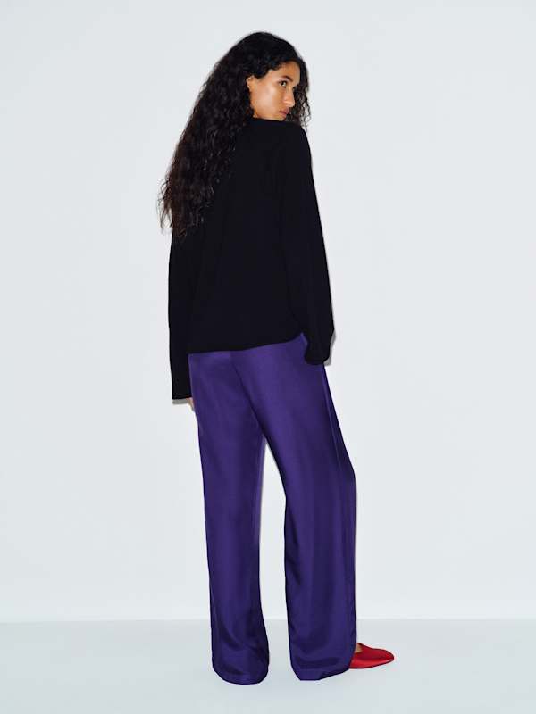 Eliza Scoop Neck Cashmere Sweater - Black