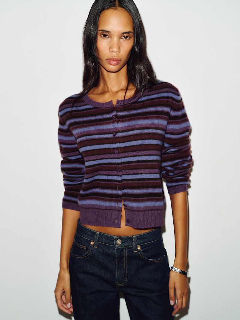 Clara Cashmere Crew Cardigan Reformation – cardigan en cachemire, coloris Crushed Violet Multi Stripe – vue 2