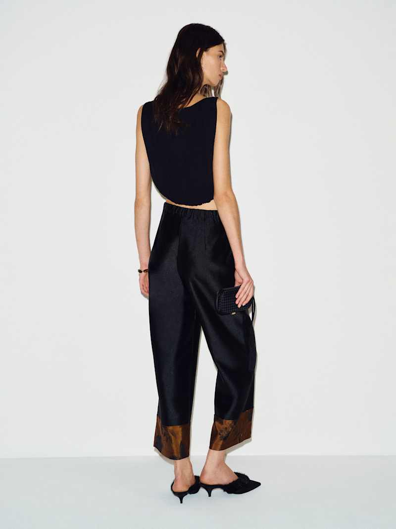 Olina Cropped Pant Reformation – pantalon, coloris Black Jacquard Hem – vue 6