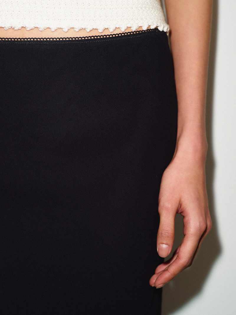 Layla Knee Length Skirt Reformation – jupe, coloris Black – vue 3