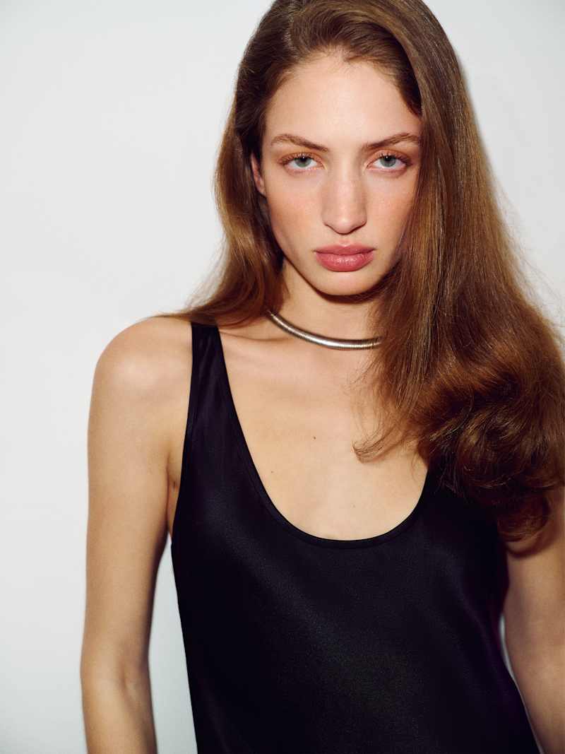 Veya Silk Top Reformation – top en soie, coloris Black – vue 4