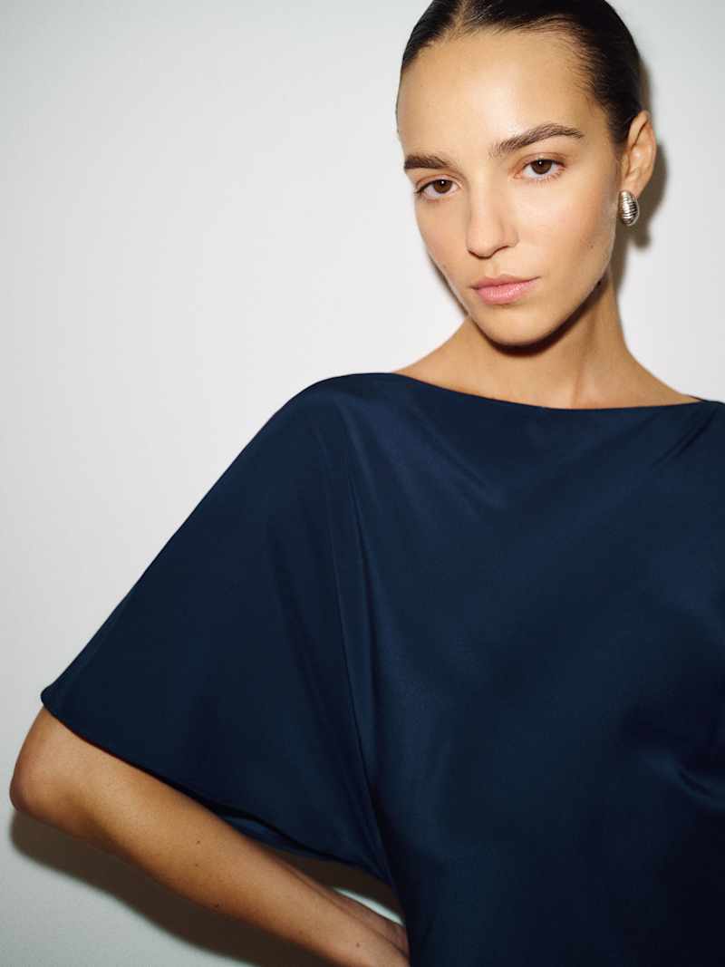 Caila Silk Dress Reformation – robe en soie, coloris Navy – vue 5