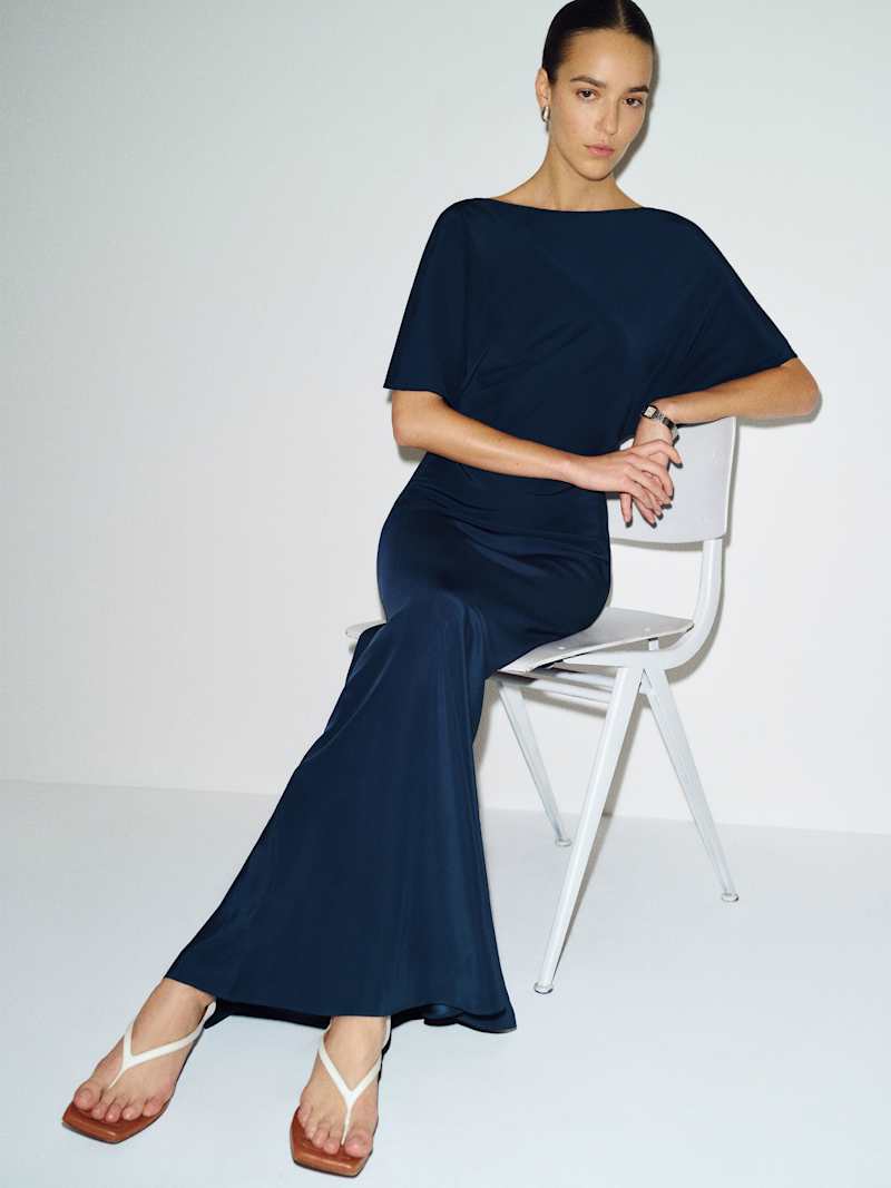 Caila Silk Dress Reformation – robe en soie, coloris Navy – vue 6