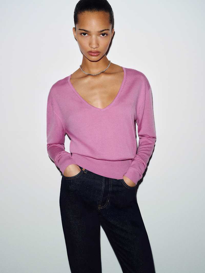 Micah V-Neck Sweater Top Reformation – pull, coloris Narcissus – vue 2