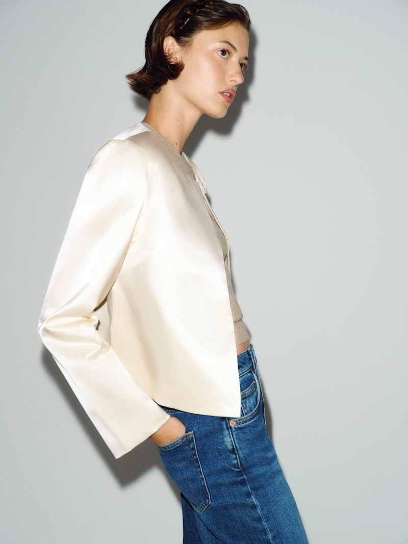 Stella Cropped Satin Jacket Reformation – veste en satin, coloris Fior Di Latte – vue 3