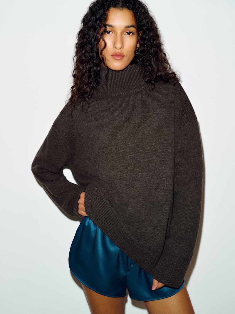 Jules Oversized Regenerative Wool Turtleneck Reformation – pull en laine, coloris Espresso – vue 2