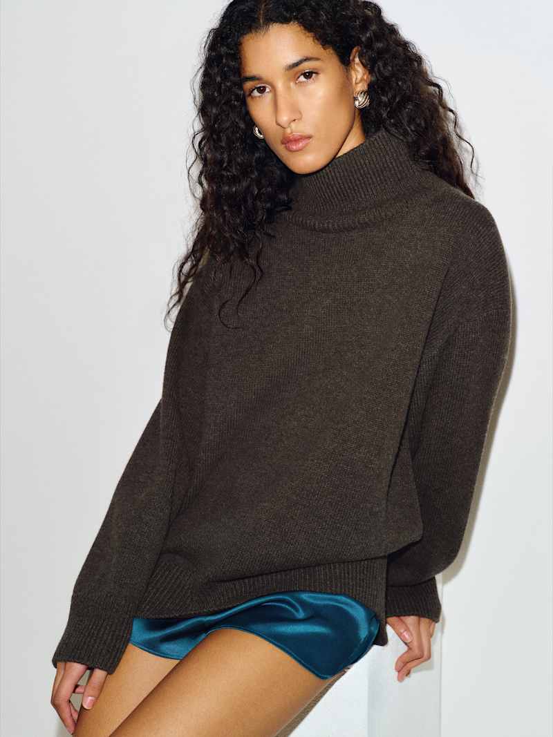 Jules Oversized Regenerative Wool Turtleneck Reformation – pull en laine, coloris Espresso – vue 5