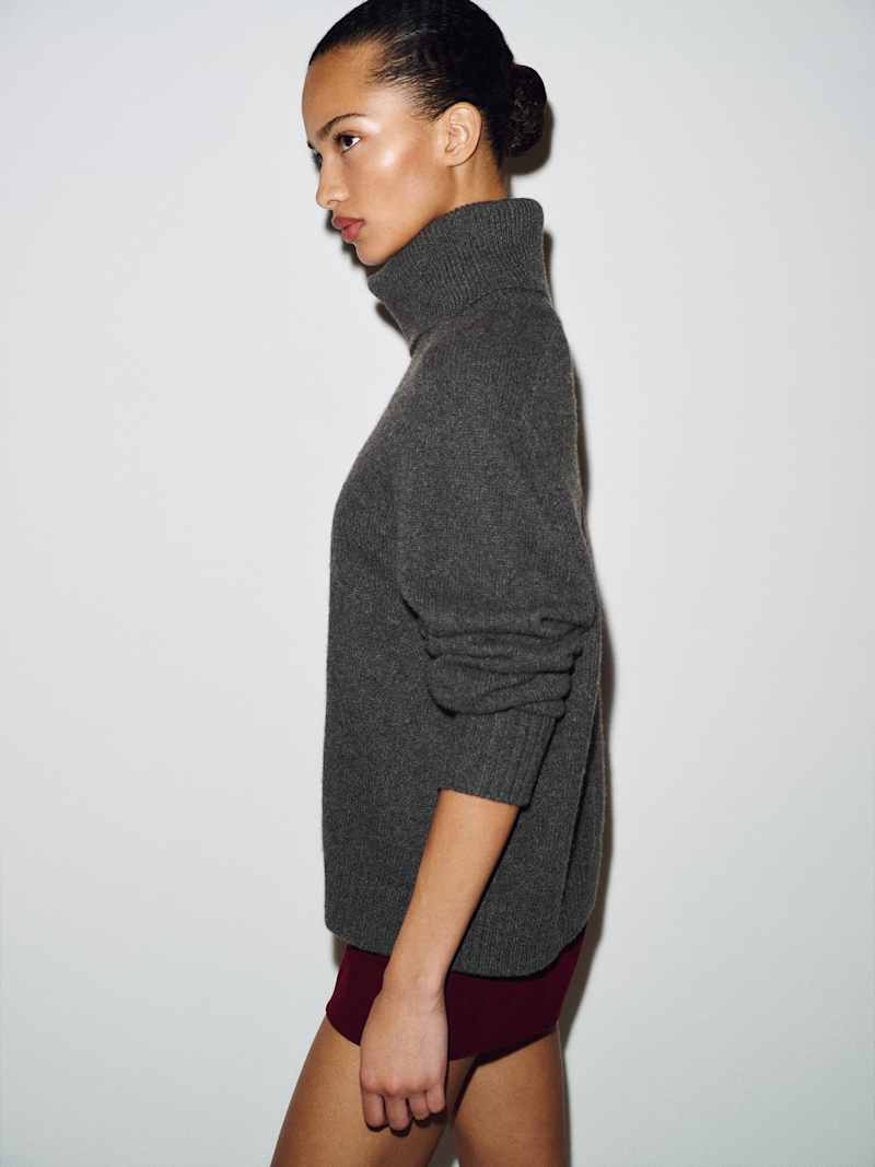 Dove Cashmere Oversized Turtleneck Reformation – pull en cachemire, coloris Flannel – vue 6