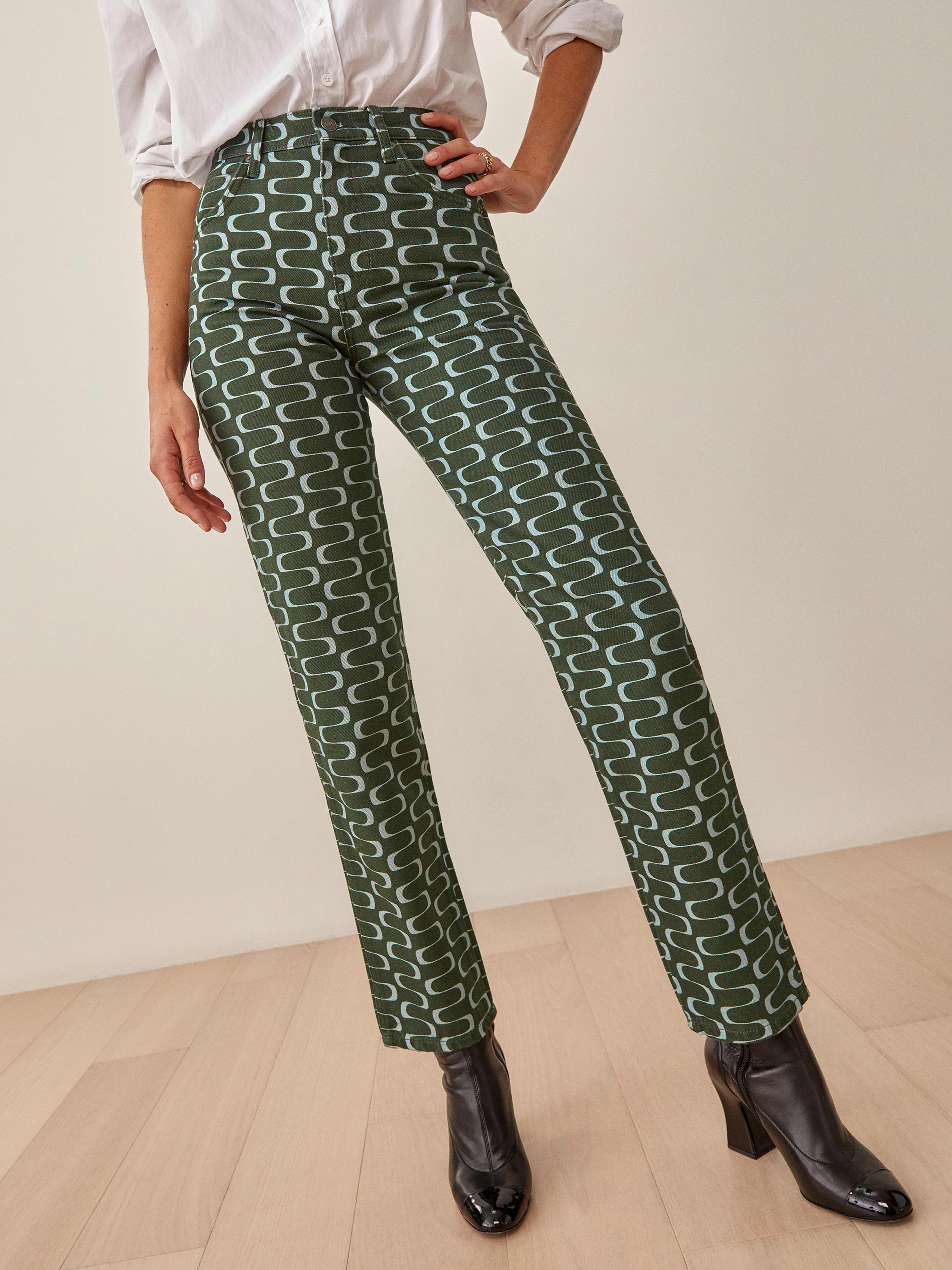 Venture Mod High Rise Straight Jeans