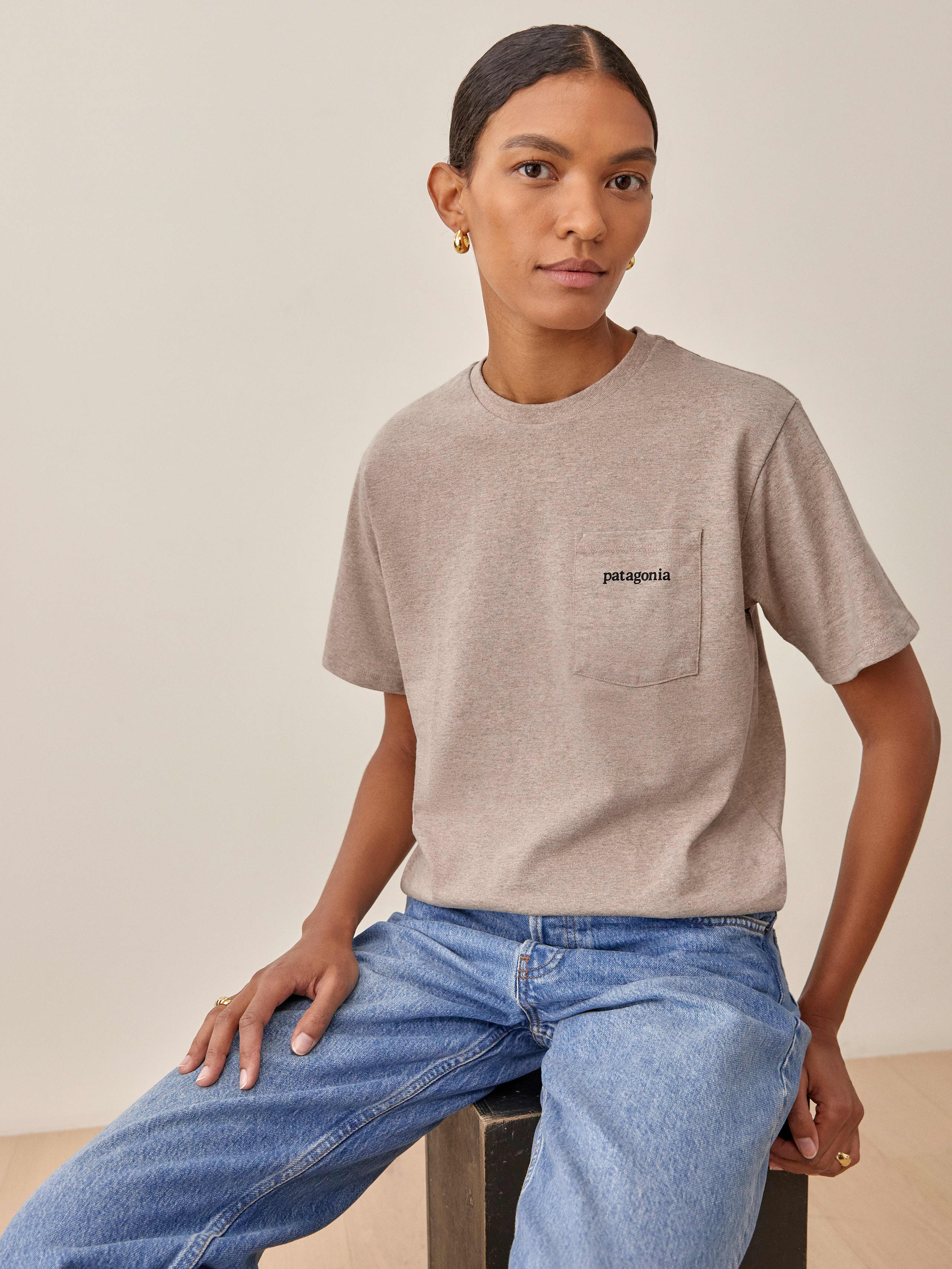 Shroom Taupe Patagonia M's Line Logo Ridge Pocket Responsibili-Tee