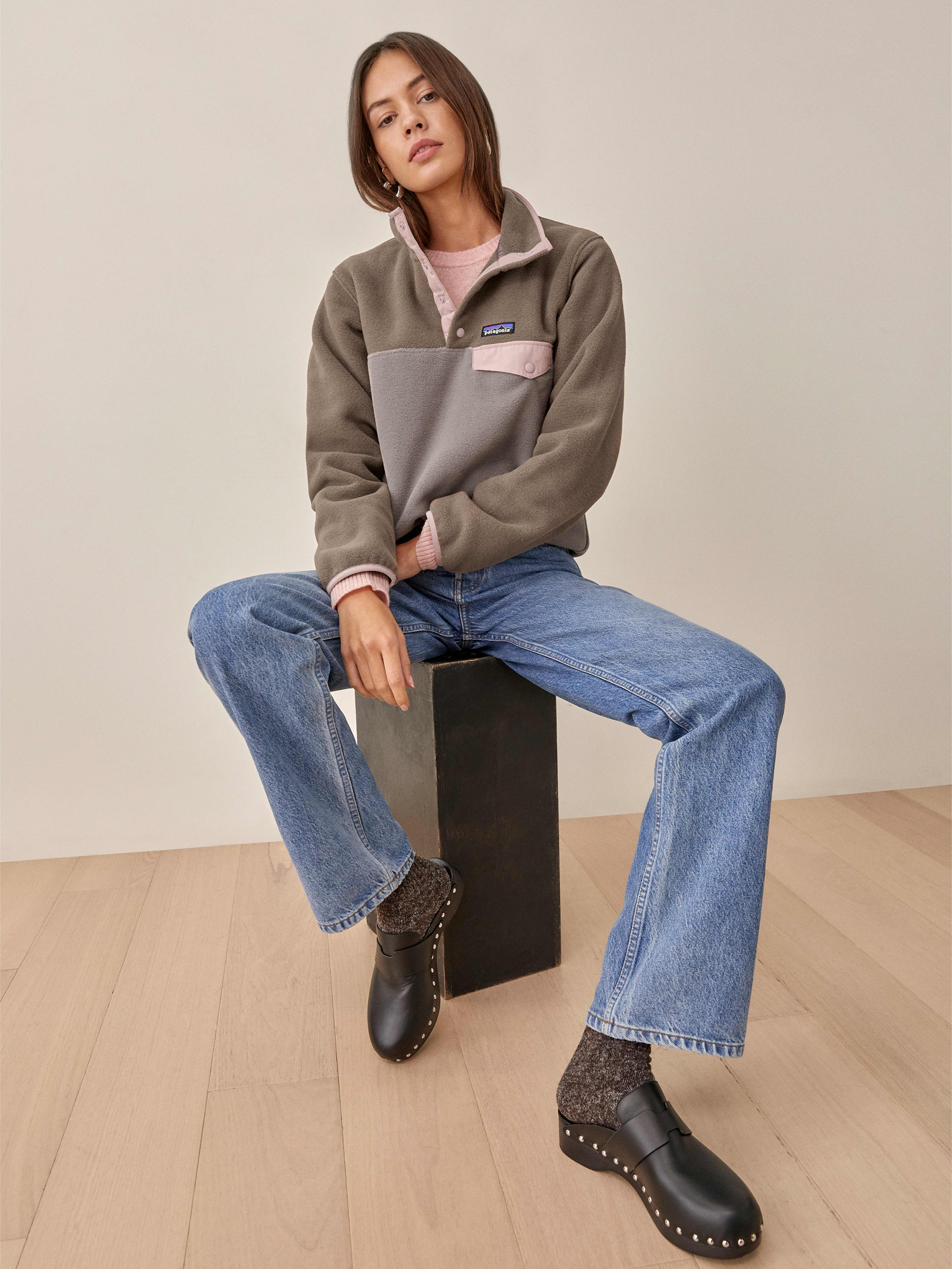 Furry Taupe Patagonia W's Lightweight Synchilla Snap-T Pullover