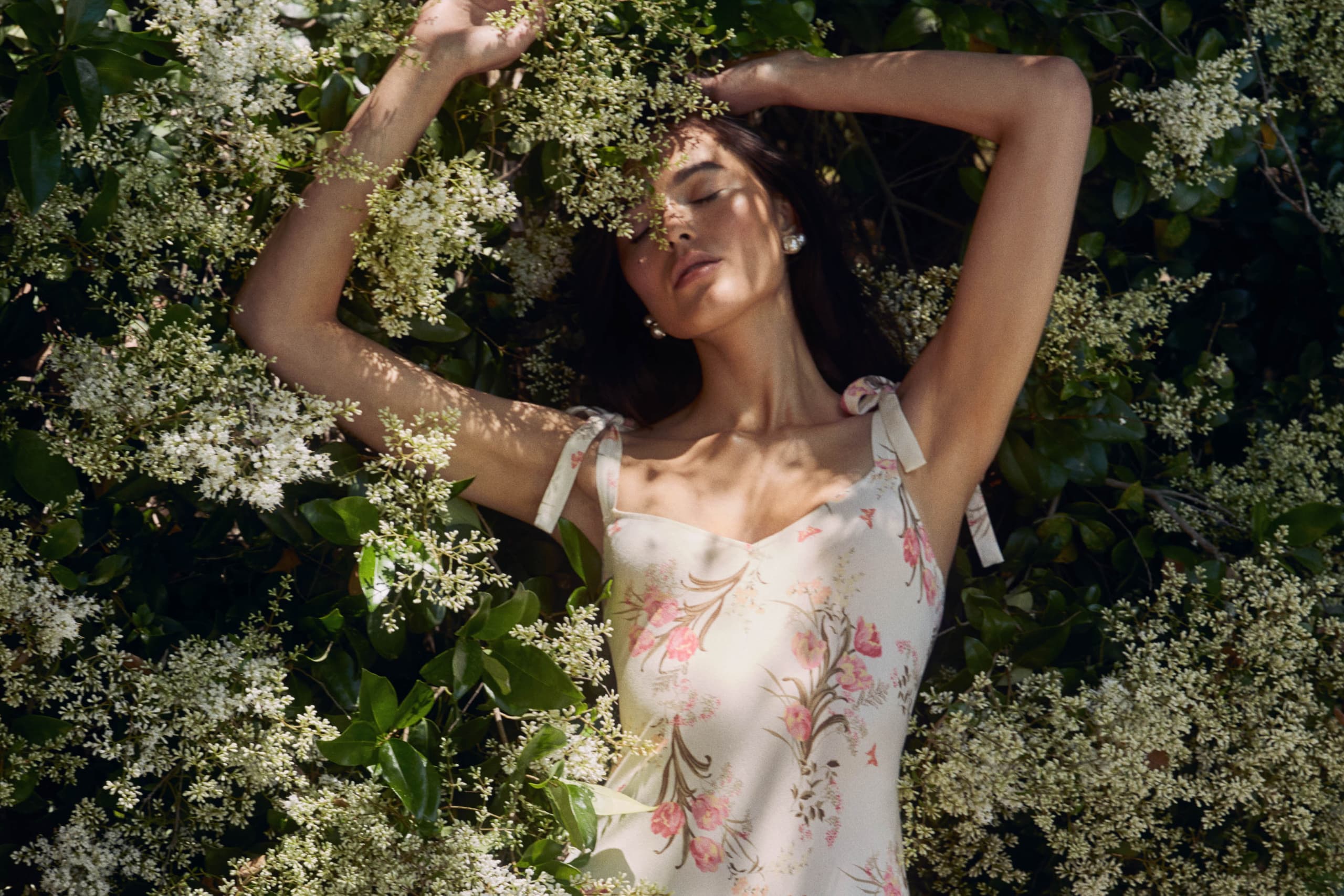 This is a midi length, wrap dress with a sqaure neckline, a low back and an adjustable waist tie. The Garten is slim fitting throughout the bodice with an easy fitting skirt.