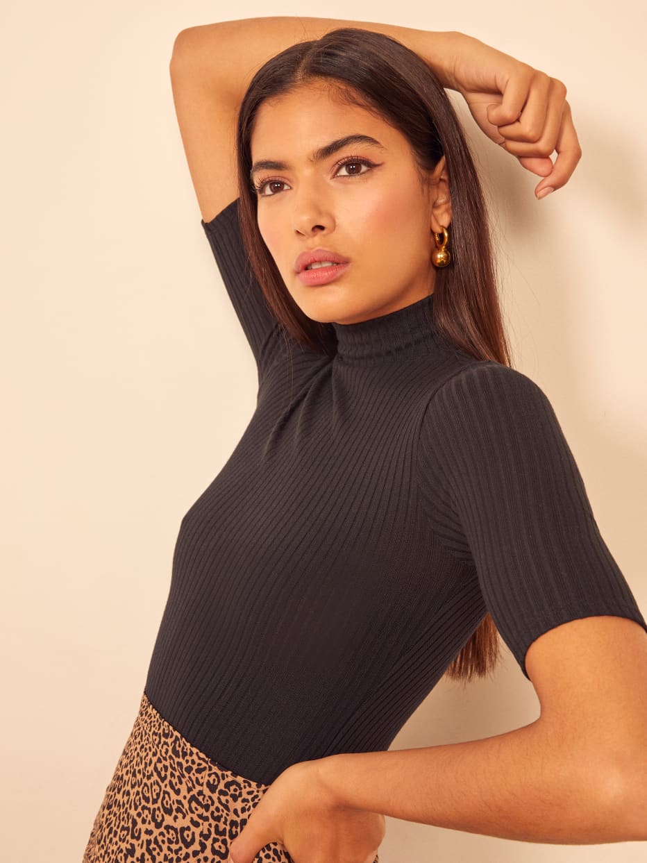 mock neck short sleeve top
